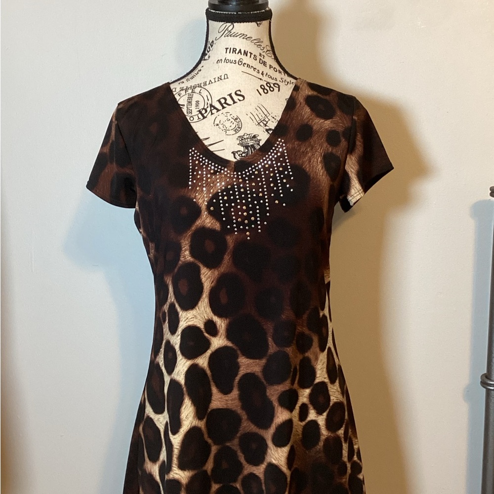 🩵NWT🩵  EMBELLISHED ANIMAL PRINT CAP SLEEVE TOP W/ASYMMETRICAL HEM SIZE SM